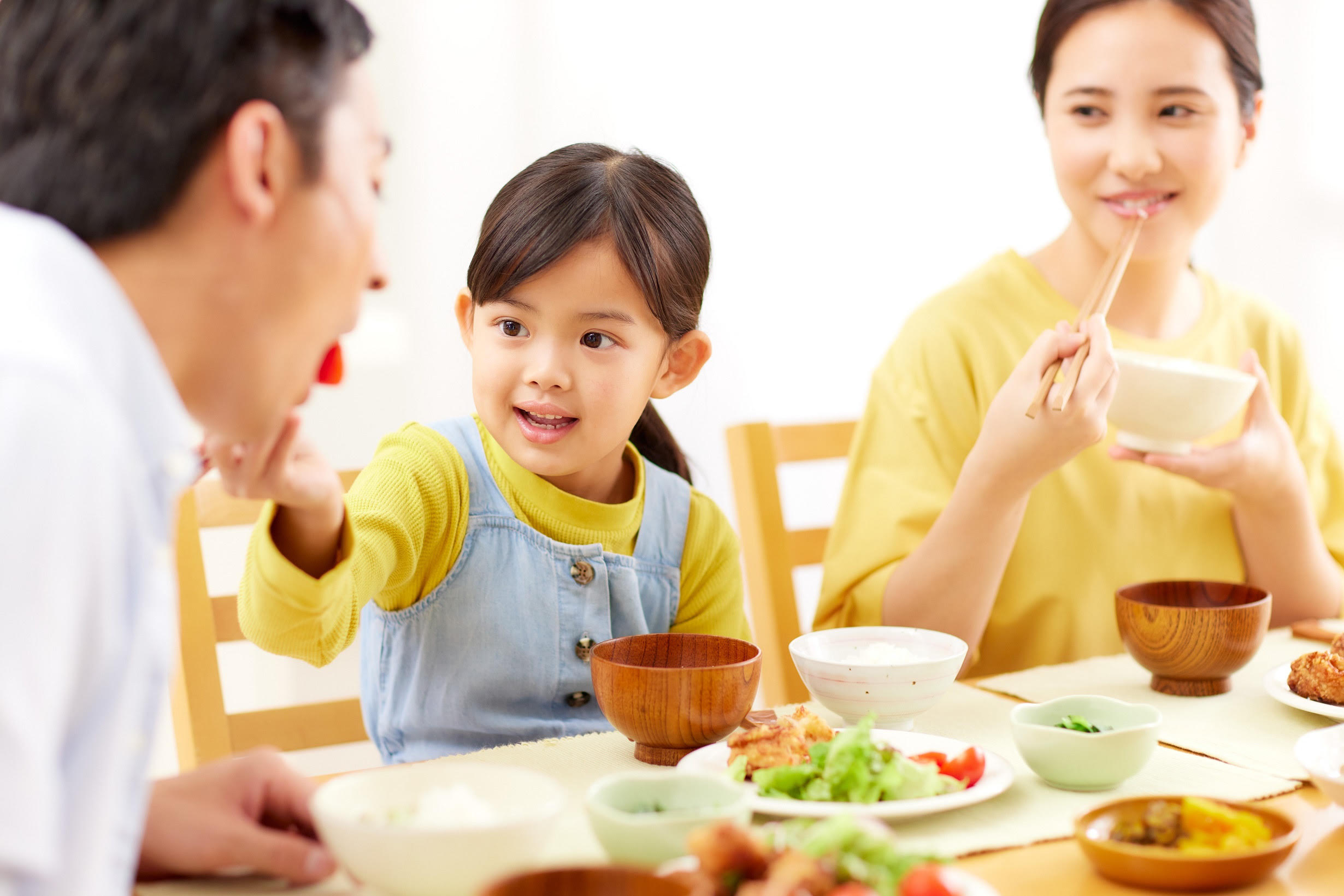 Raising Healthy Eaters from Infancy to Teenage Years: A Budget Friendly and Time Saving Guide to Nutrition